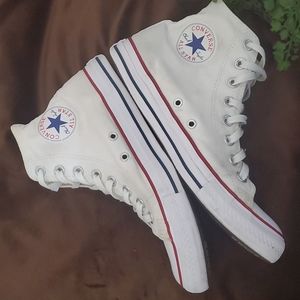 ALL Star ConverseChuck Taylor's Women's size 9